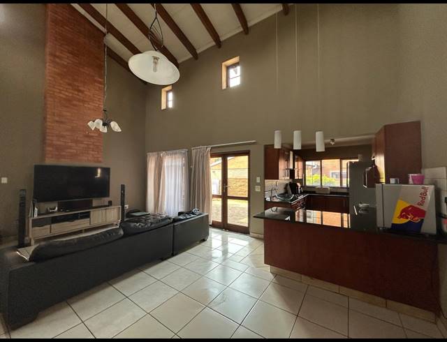 3 BEDROOM TOWNHOUSE FOR SALE IN WATERVAL EAST